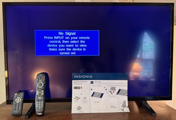 Insignia 38 Inch Flat Screen LED TV With Remote Model NS-39D310NA17