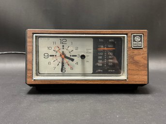 A Super Cool Vintage Analog GE Clock Radio