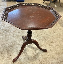 Beautiful Antique Mahogany Octagonal Piecrust Table