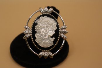 925 Sterling Silver With Mother Of Pearl Cameo Pin Thailand