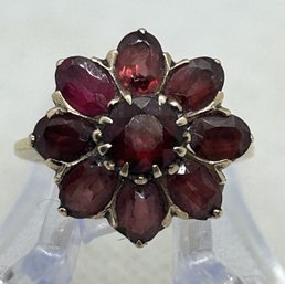 Fine Vintage 10K Yellow Gold Flower Form Ring With Facted Garnets