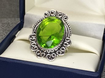 Fantastic 925 / Sterling Silver Cocktail Ring With Large Faceted Peridot - Very Pretty Ring - Brand New !