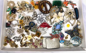 Grouping Of Estate Brooches & Lapel Pins