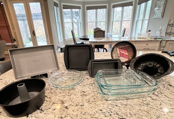 Pyrex And Bakeware - 15 Pieces