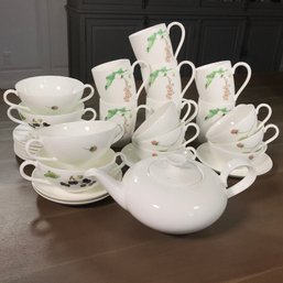 Fabulous Assorted VILLEROY & BOCH China Wildberries & White Anmut Pattern China - See Photos For Breakdown