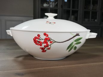 Fabulous Brand New VILLEROY & BOCH Wildberries Large Covered Dish - Beautiful Piece - Made In Germany