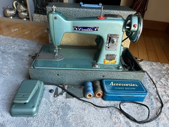 Top-end Vintage 1950s Baby Blue VISETTI ITALY Sewing Machine With Case