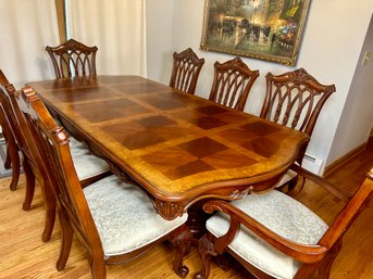 A STUNNING Universal Furniture Cherry Dining Room Table With Eight Chairs