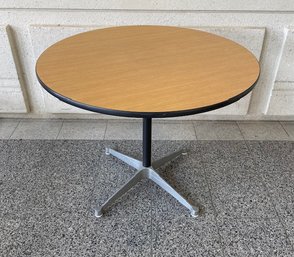 Vintage Charles Eames (aluminum Group) Round Table For Herman Miller