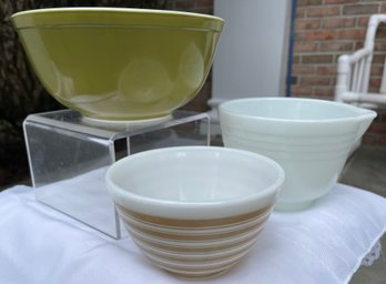 Pyrex/kitchen Lot- Pyrex Sandalwood Stripe #401 & Avocado #403 Mixing Bowls Milk Glass 4 Cup Bowl With Spout