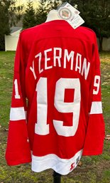 NOS W/Tags Starter Official Licensed NHL DETROIT RED WINGS Hockey Jersey Steve Yzerman # 19 Size L-Korea