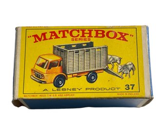 Vtg Matchbox #37 Cattle Truck Includes 2 Cows (cows Have Been Separated) In Original Box (**read Description)