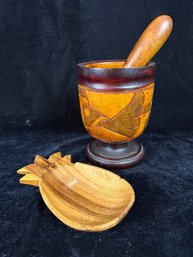 Wood Mortal & Pestle And Pineapple Plate