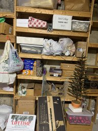 LARGE LOT OF MISCELLANEOUS CHRISTMAS ITEMS