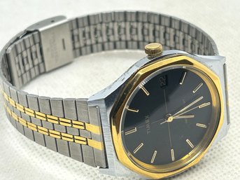 Sharp Vintage 1970s Men's TIMEX CALENDAR Wristwatch- 17-jewel Mechanical Movement