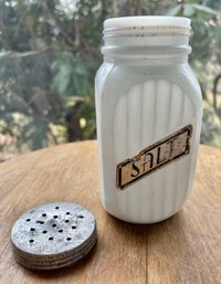 Vtg Anchor Hocking Ribbed Vitrock Milk Glass SALT Range Shaker With Lid (not Original Lid) READ DESCRIPTION