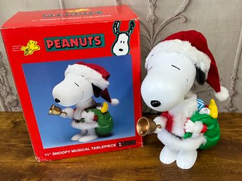 Peanuts Collection Christmas Snoopy Kurt Adler 11in Musical Tablepiece