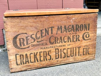 Vintage Crescent Macaroni And Cracker Co Box