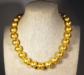 VINTAGE FAUX PEARL NECKLACE HAVING RHINESTONE BALL SHAPED CLASP