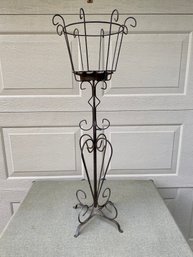 Vintage Ajustable Wire Plant Stand.