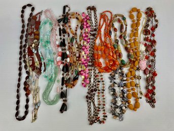 Lot Of Vintage Costume Jewelry: Necklaces (19)