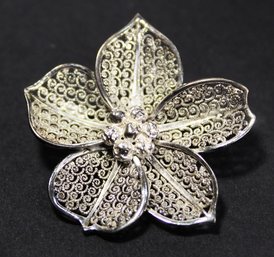 FINE STERLING SILVER FLOWER BROOCH IN FILIGREE