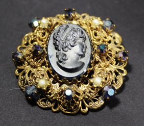 GILT BRASS AND GLASS CZECH. VINTAGE BROOCH HAVING BLACK GLASS CAMEO