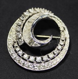 RHODIUM PLATED VINTAGE WHITE RHINESTONE BROOCH