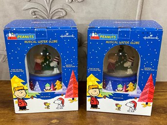 Hallmark Peanuts Snoopy Charlie Brown Musical Water Globe Set/2 - Plays Oh Christmas Tree