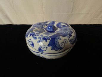 Vintage Blue And White Chinese Porcelain Lidded Bowl Dish