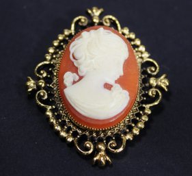 VINTAGE AVON PERFUME FILLED HINGED FAUX CAMEO BROOCH PIN