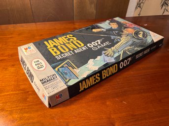 Vintage James Bond 007 Board Game