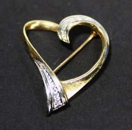 HEART SHAPED BROOCH PIN IN GOLD HAVING SMALL DIAMONDS