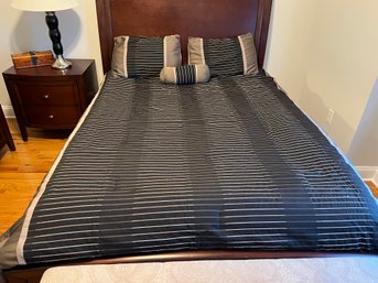 Queen Size Comforter With 3 Pillows