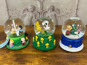 Set/3 Peanuts Snoopy & Woodstock Snow Globes