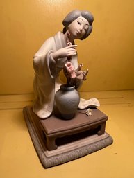 Vintage Lladro Porcelain Japanese Lady Flower Arranger Matte Figurine