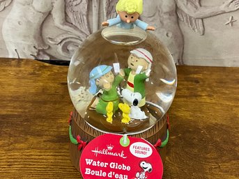 Hallmark Peanuts Christmas Pageant Snoopy Nativity Snow Globe