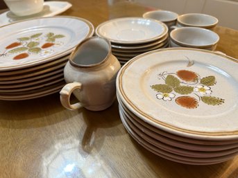 American Hearthside Stoneware Berries & Cream From 1980's-90's -   29 Pcs.