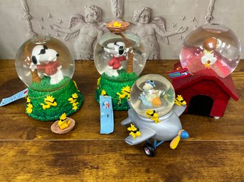 Lot Of Peanuts Snoopy Snow Globes (All Have Minor Damage) - See Photos.