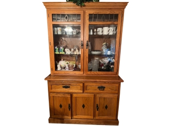 Cottage Oak Bump Out China Cabinet / Hutch With Leaded Glass Transom Door Fronts