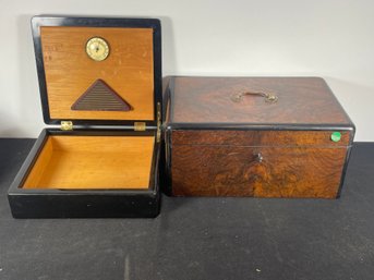 A LOCKING WALNUT BOX AND A BLACK LACQUER HUMIDOR