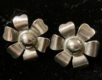 Vintage Silver Pretty Flower Earrings