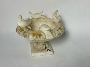 AN ANTIQUE MINIATURE ITALIAN MARBLE BIRDBATH