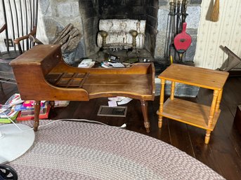 A MID 20TH CENTURY COBBLERS BED AND AN OAK STAND