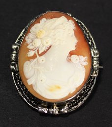 VERY FINELY CARVED SHELL CAMEO IN FILIGREE STERLING SILVER FRAME 1920S