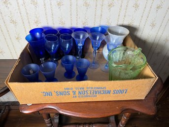 LOT OF GLASSWARE INCLUDES GREEN DEPRESSION PITCHER AND COBALT BLUE GLASSES