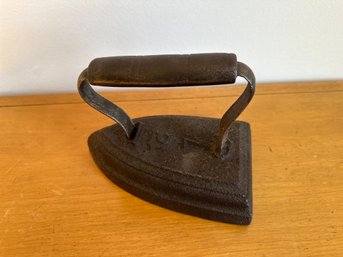 Antique Cast Iron/Smoothing Iron