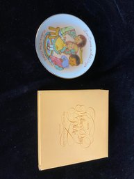 Avon 1984 Mother's Day Plate 'love Comes In All Sizes'