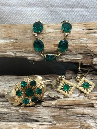 Beautiful Victorian Set With Green Stone & Faux Pearls
