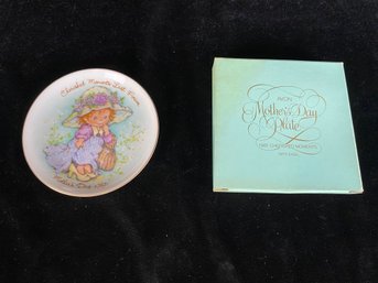 Avon 1981 Mother's Day Plate 'cherished Moments'